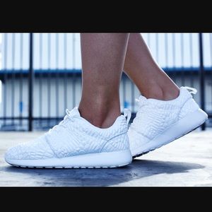 NIKE Roshe One Diamondback’s